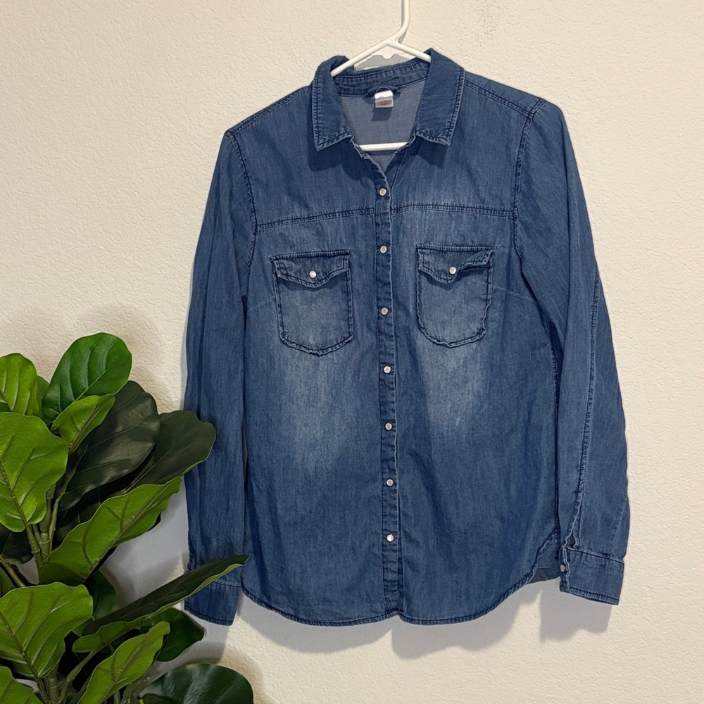 BONGO chambray Denim pearl snap button up Top Large